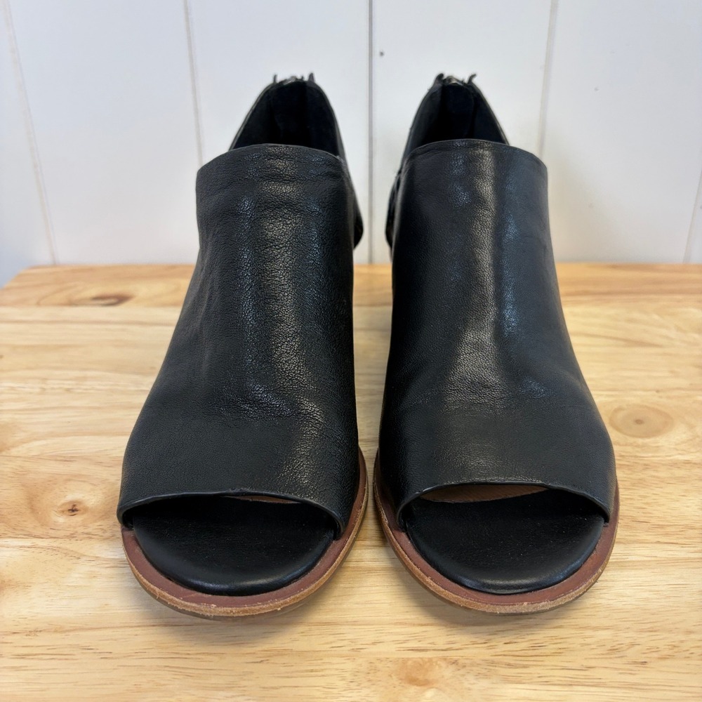 Sofft Boho Leather Peep Toe Sandals Women Size 8.5 Minimalist Urban Office Chic